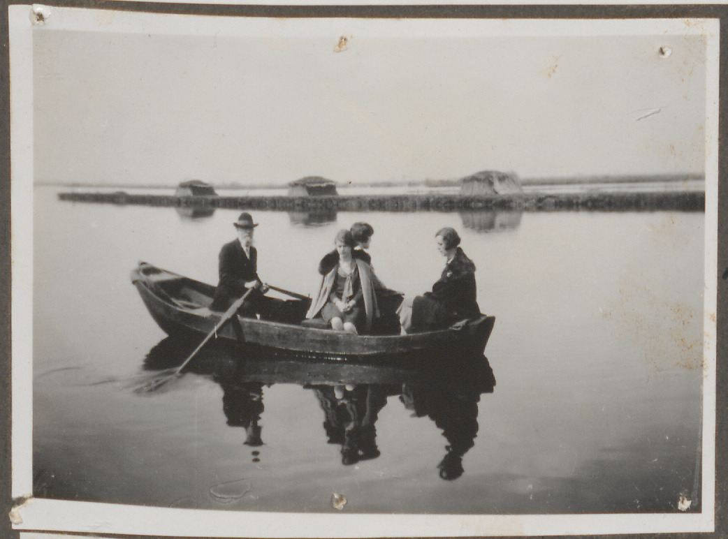 natuurvrienden - Spelevaren op de Vinkeveense plassen anno 1930